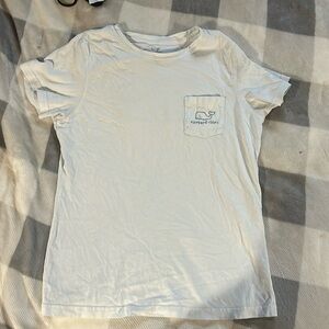 vineyard vines t shirt